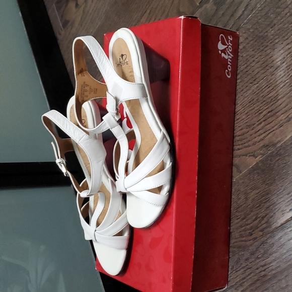 New with Box I ♡ Comfort Shoes - Picture 3 of 6